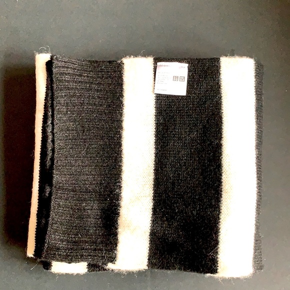 🆕 Uniqlo Unisex Cashmere Scarf - Picture 2 of 3